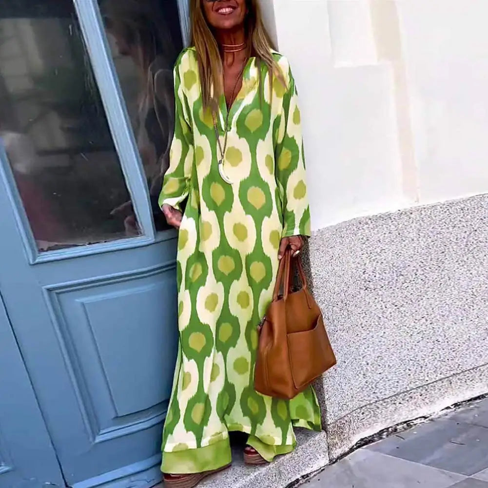 Elegante abito maxi estivo con stampa e scollo a V