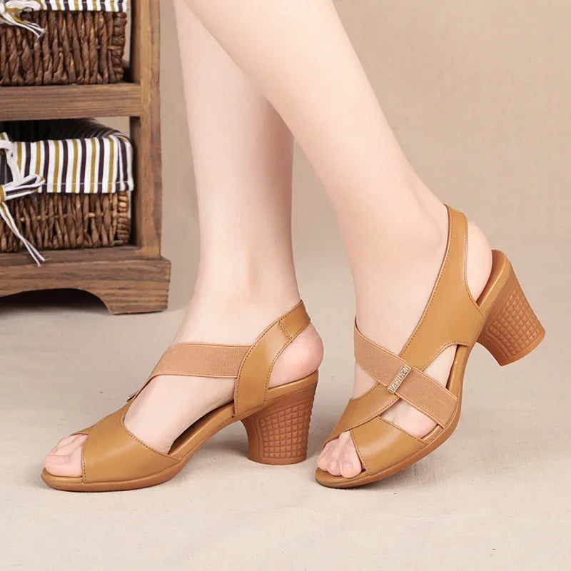 Sandali alla moda da donna con punta aperta