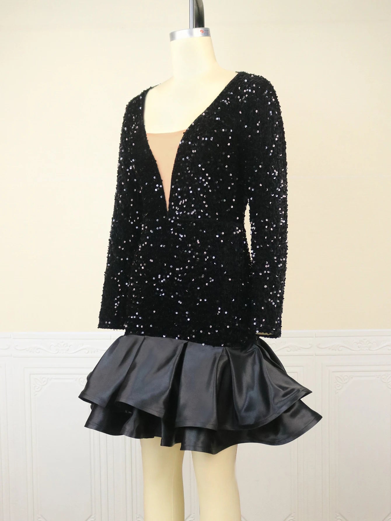 Betoverende Zwarte Fluweel Sequin Jurk voor Feestelijke Vrouwen