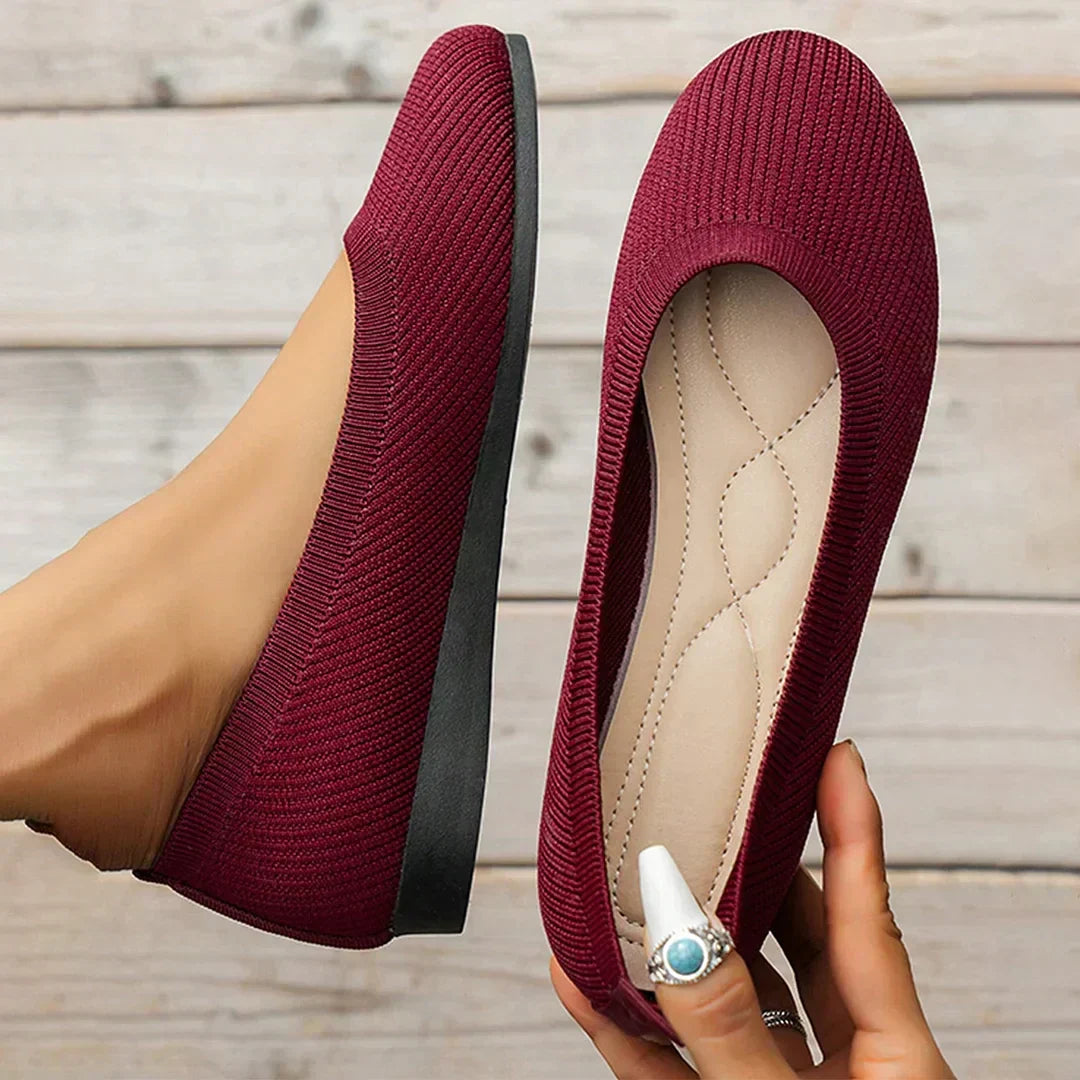  Rood comfortabele schoenen van het merk Xelara, met een elastische ribstof en een flexibele zool, perfect voor dagelijks gebruik met een stijlvolle uitstraling en optimaal comfort.