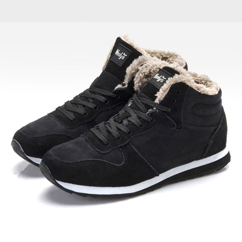 Zerra Ankle Boot in zwart, voorzien van een warme voering voor comfort en bescherming tegen de kou. Deze stoere en stijlvolle schoenen bieden zowel warmte als ademend vermogen, ideaal voor dagelijks gebruik in de wintermaanden. Met een moderne sportieve uitstraling en een stevige zool voor extra grip.