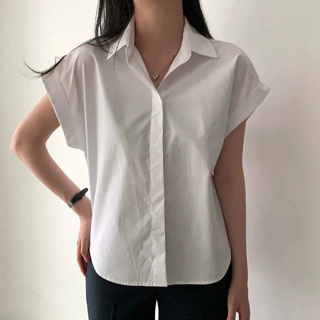 Camicetta estiva con colore uniforme e risvolto di ModaLusso