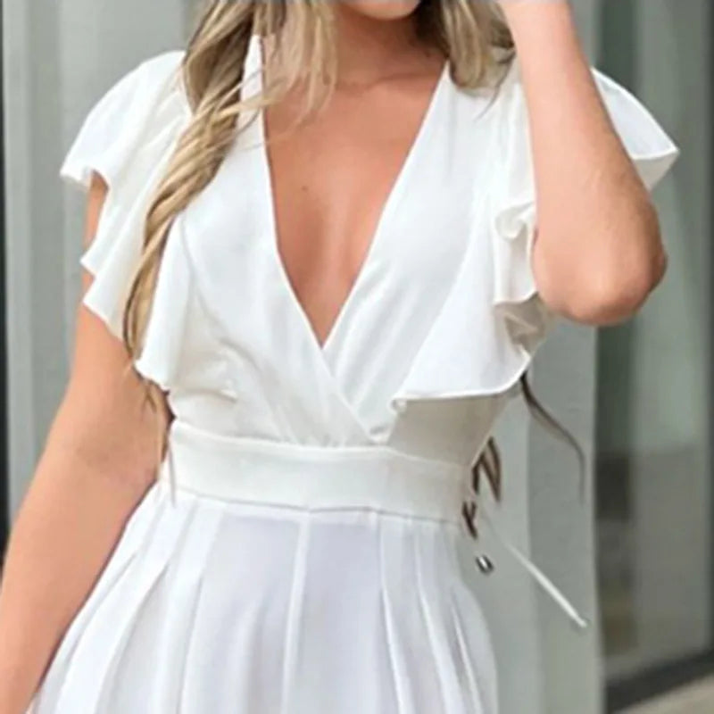 Sommerlicher Chic: V-Ausschnitt Jumpsuit mit Schmetterlingsärmeln für Damen