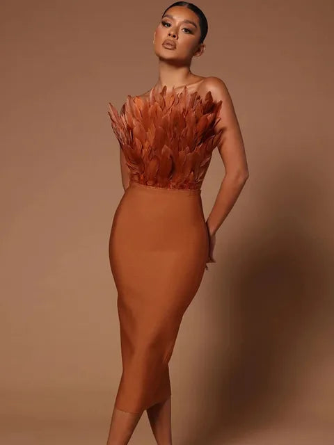 Betoverende Strapless Bodycon Jurk met Veren