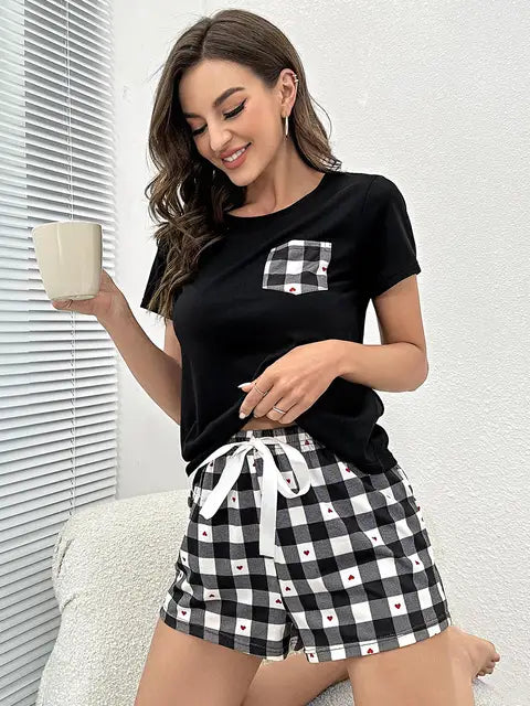 Sommerlicher Pyjama-Set mit Herzchenmuster