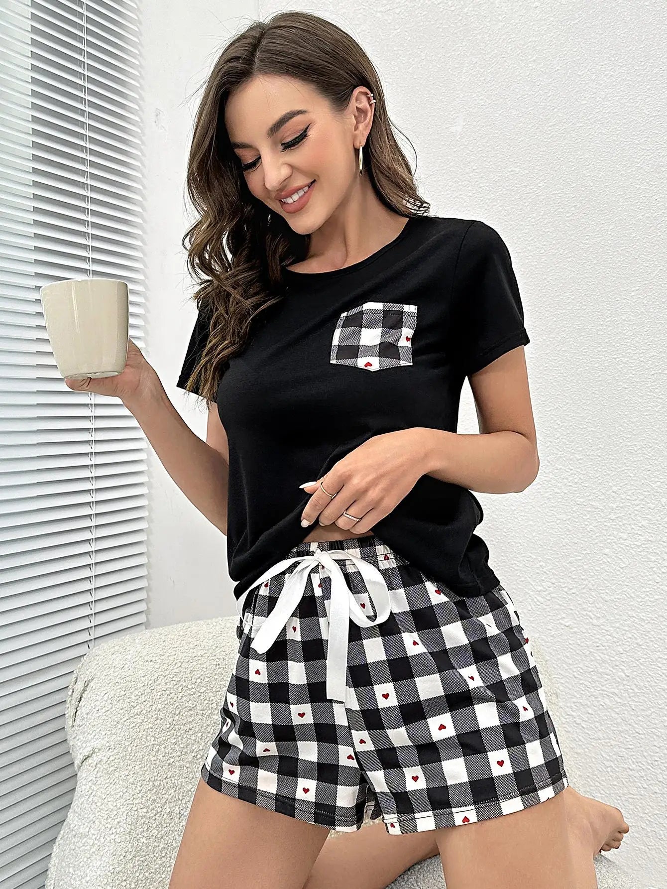 Sommerlicher Pyjama-Set mit Herzchenmuster