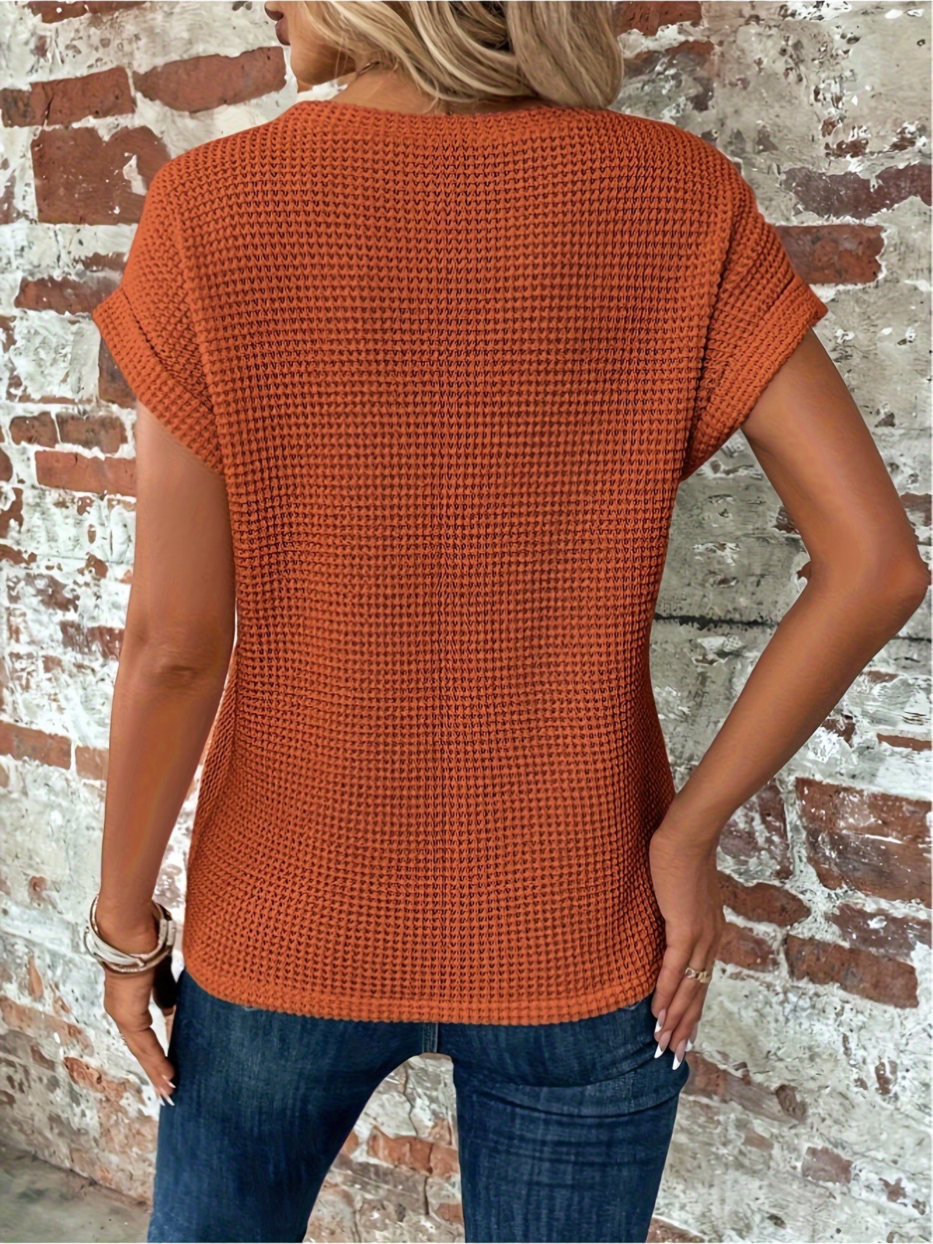 Camicia Ella Twist a emblema per look primaverili ed estivi alla moda