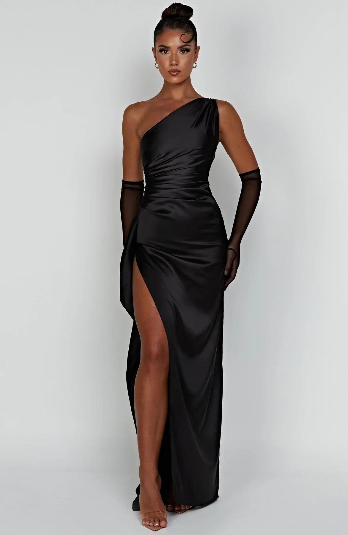 VELANORA Vestito in raso seducente con spacco e una spalla sola