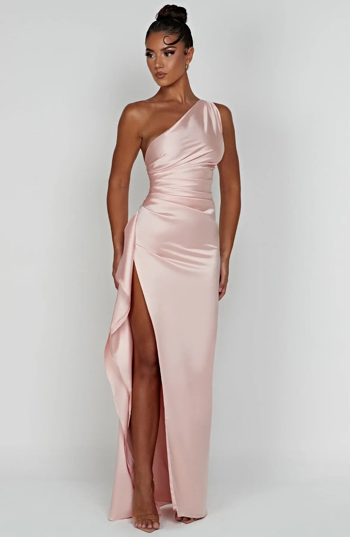 VELANORA Vestito in raso seducente con spacco e una spalla sola