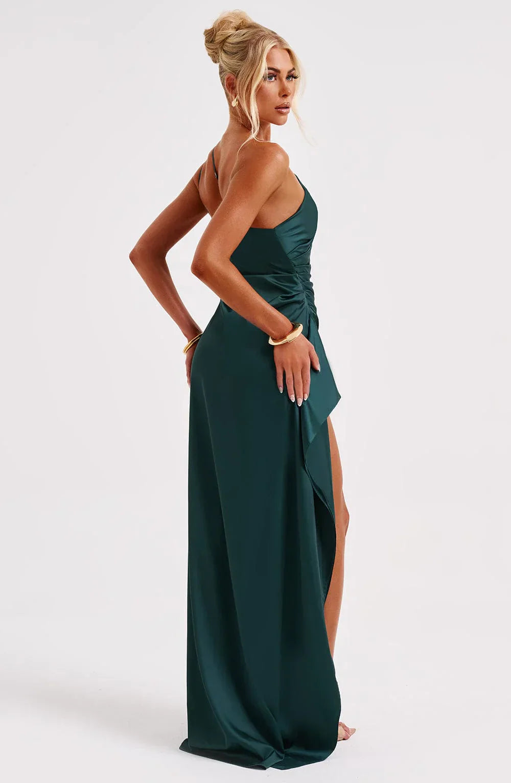 VELANORA Vestito in raso seducente con spacco e una spalla sola