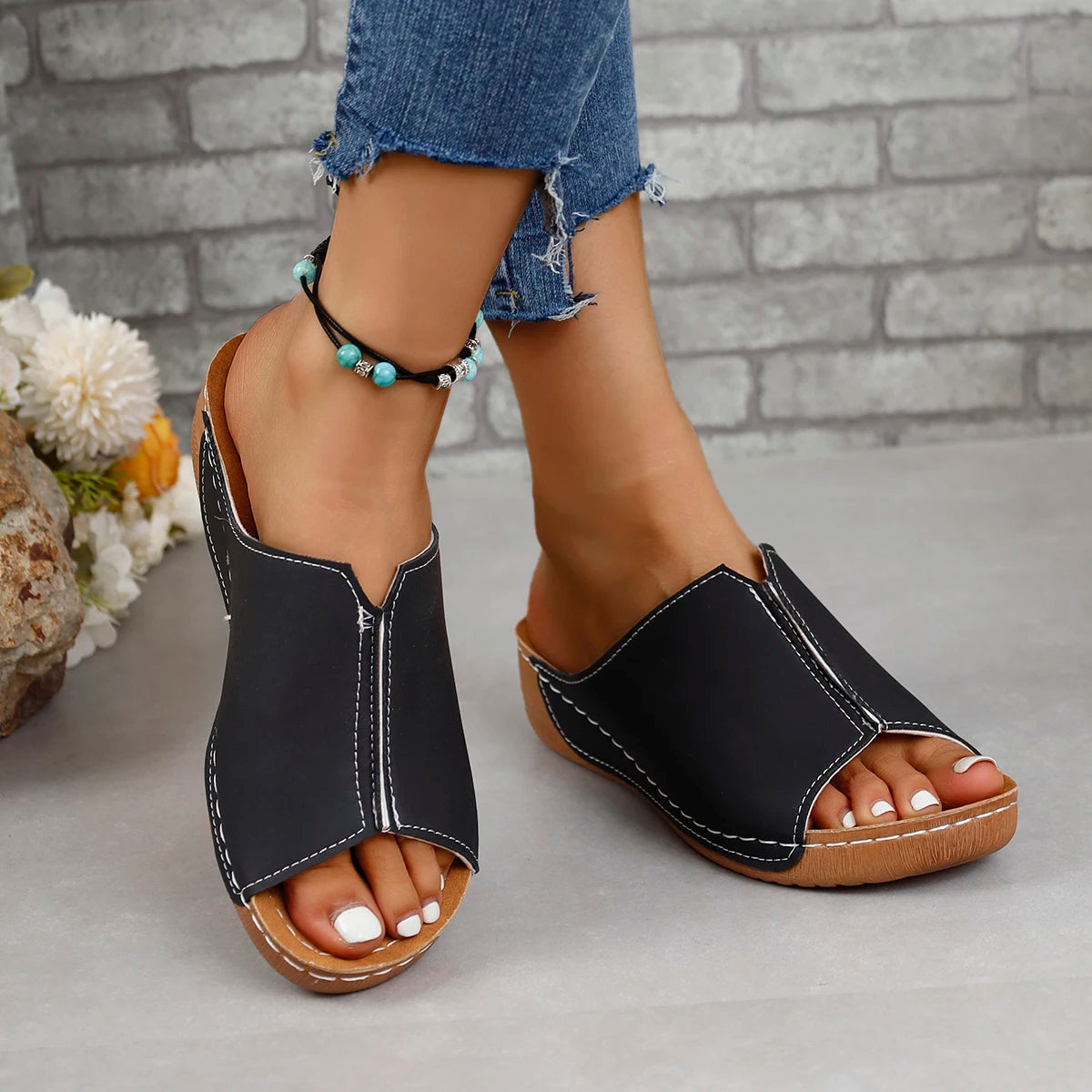Orthopedic sandal for women, design and class Van Velanora