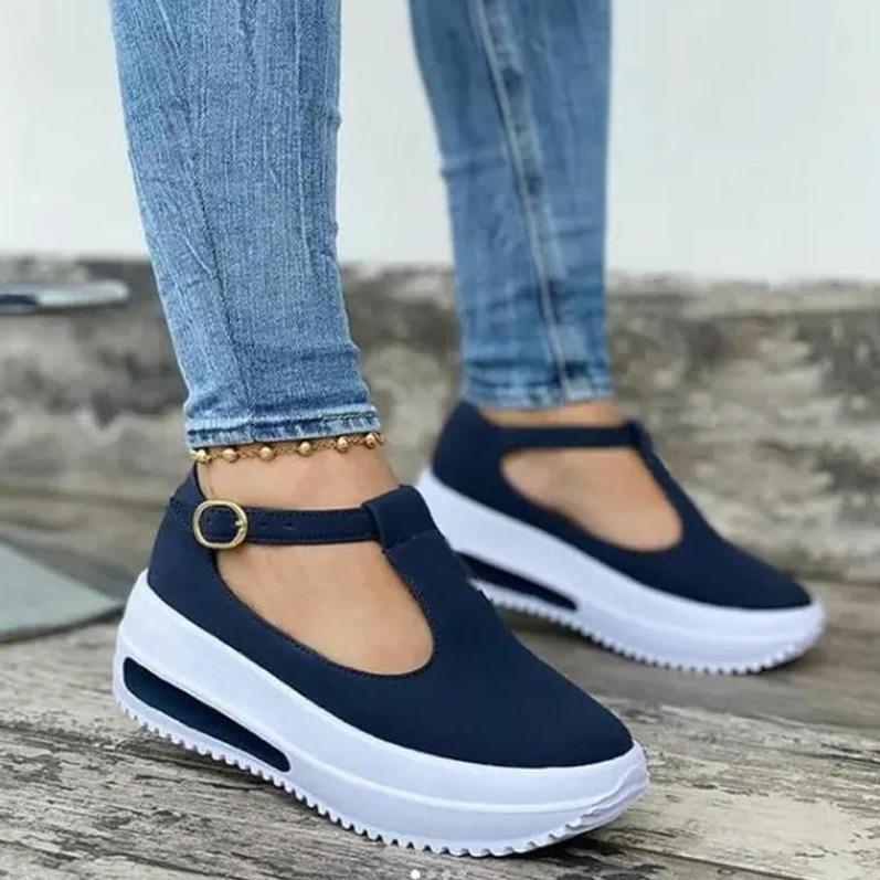 Orthopedic slippers for women with closed toe section
