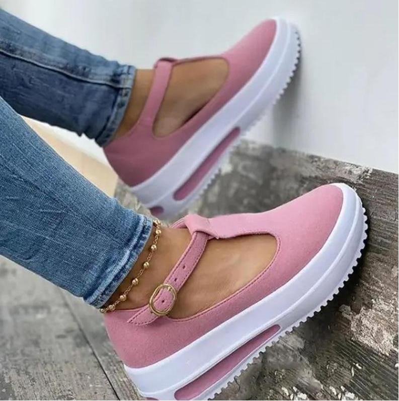 Orthopedic slippers for women with closed toe section