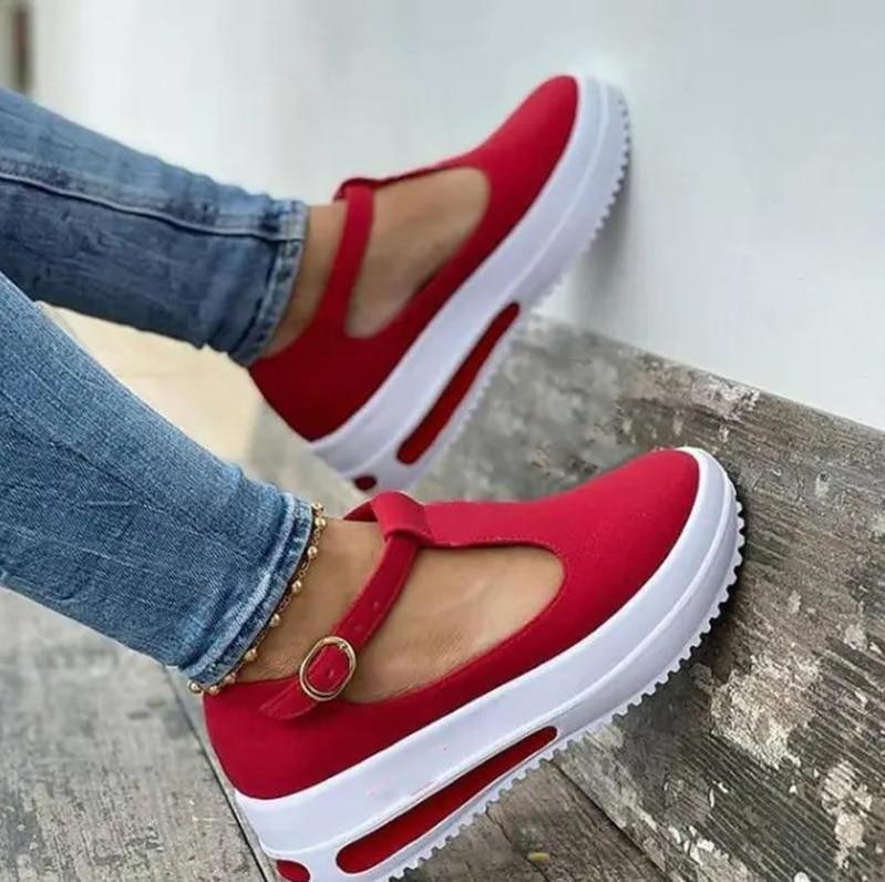 Orthopedic slippers for women with closed toe section